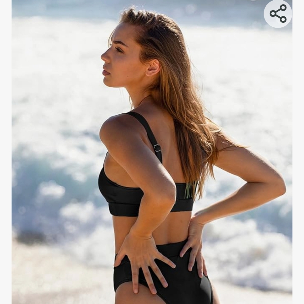 Bikini - Picture 2 of 3